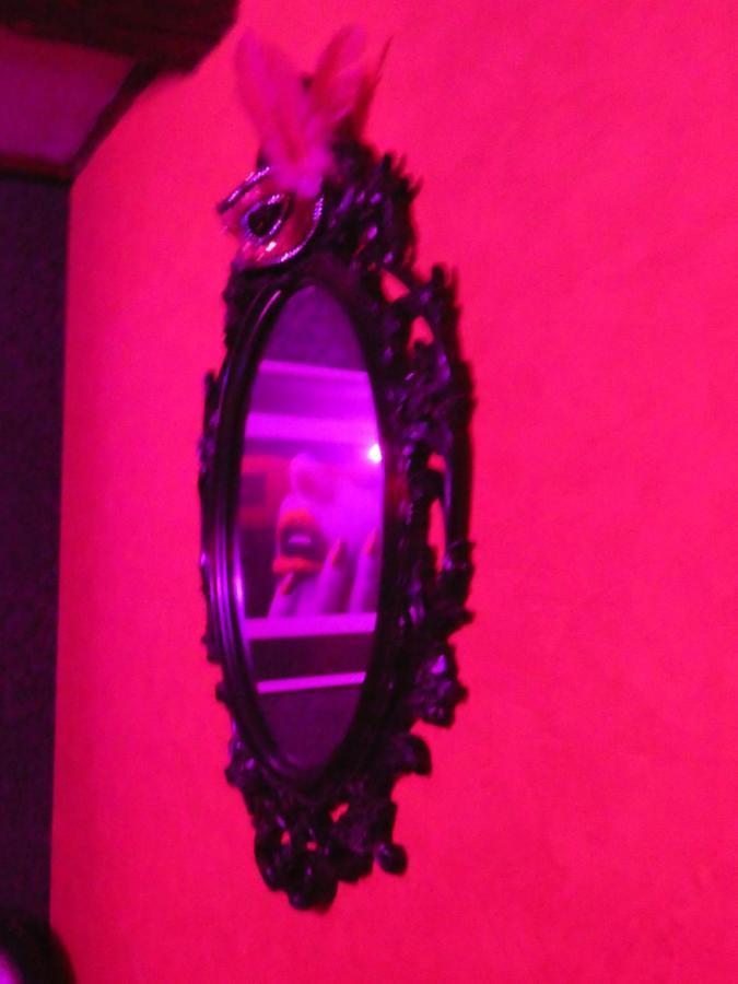 Love Room Le Rouge Et Noir Barr Exterior foto